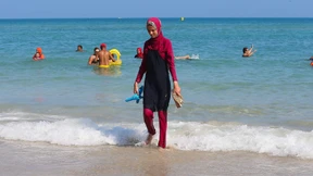 Frankreichs Innenminister lehnt Burkini-Verbot ab