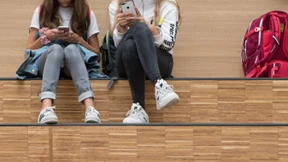 Die tägliche Qual mit den Smartphones in der Schule