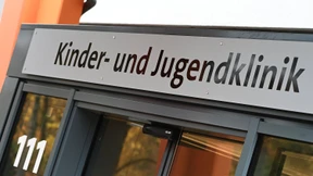 14-jähriger Patient in Jugendpsychiatrie soll zwei Personen verletzt haben