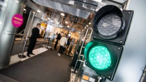 Union und SPD prüfen Verbot von Privilegien für Geimpfte