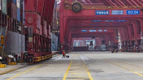 China macht drittgrößten Hafen der Welt teilweise dicht