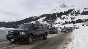 Merkels Gefolge in Autos aus Kriftel