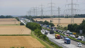 Eltern vergessen Achtjährige auf Parkplatz