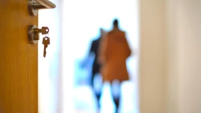 Tränen vor der Wohnungstür