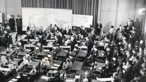 Der Vater hat noch einmal Frau und Kinder geküsst