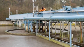 Auch Mikroteile und Keime müssen heraus 