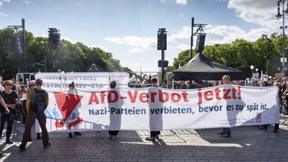 Tausende demonstrieren in Berlin für AfD-Verbot