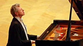 Seine kühle Virtuosität riss die Hörer hin