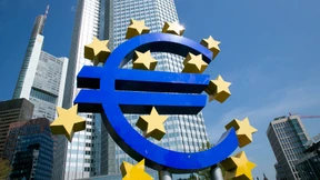 Euro sackt auf Neun-Jahres-Tief