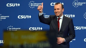 Wie Manfred Weber in Brüssel Aufzug fährt