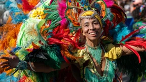 Karneval der Kulturen zieht durch Berlin