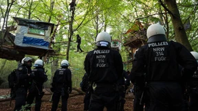 Polizei gegen Umweltschützer