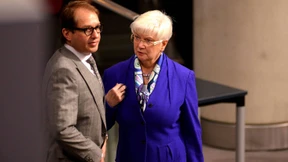 Wenn zwei sich streiten, freut sich Seehofer