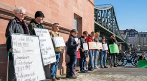 Eine Menschenkette für 1616 KZ-Häftlinge