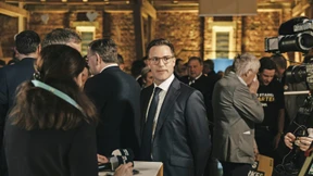 Der Anti-Özdemir im Slimfit-Anzug