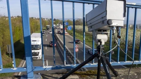 Neuer Blitzer gegen Handys am Steuer