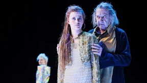 Die Inseldame mit dem edelmütigen Hündchen