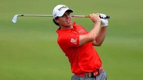 Spielerei in Rot mit Tiger Woods