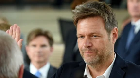 Habeck entschuldigt sich für vermeintlichen Stinkefinger