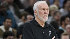 Plötzlich hat der Trainer ein Mikrofon in der Hand