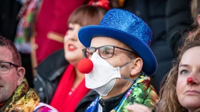 Sieben-Tage-Inzidenz sinkt auf 1240,3