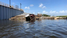 Das Wasser frisst das Land