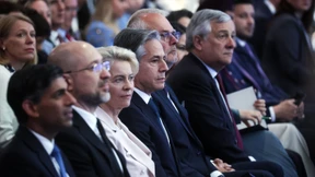 Leyen entschlossen, Baerbock zurückhaltend