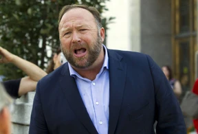 Twitter sperrt Konten von Alex Jones