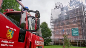 Historisches Gebäude „Haus Vier Türme“ in Bad Ems brennt