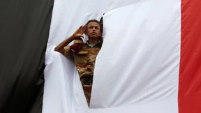 Stammeskämpfer greifen Eliteeinheit an