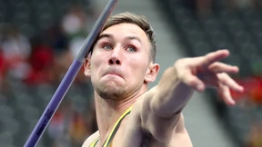 Der Weltmeister hüpft ein bisschen im Hof herum