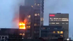 Feuer in Hochhaus ausgebrochen