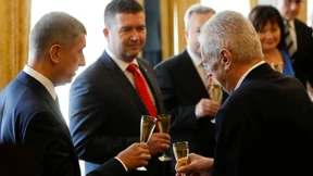 Neue Minderheitsregierung vereidigt