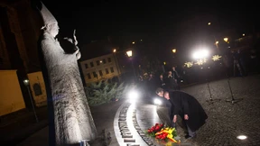 Ausgestreckte Hand und kurzer Arm