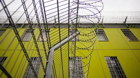 Polizei sucht mit Hubschrauber nach Sträfling