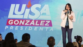 Stichwahl mit Helm und kugelsicherer Weste