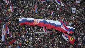 Proteste mit blutigen Händen: Serbiens Hütchenspiel mit den Großmächten