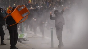 Gewalt zwischen Polizei und 50.000 Demonstranten