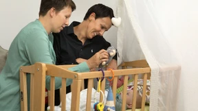 Lesbische Partnerinnen sollen beide als Mütter anerkannt werden