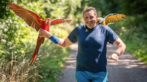 Der Läufer mit dem Vogel