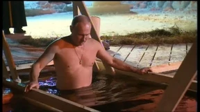 Putin geht ins eisige Wasser