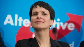 Frauke Petry angeblich von Vermummten attackiert