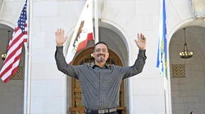 Die Polizisten logen ihn an