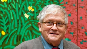 Mit beiden Füßen in der Leinwand 