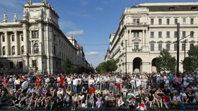 Tausende demonstrieren gegen von China gesteuertes Uni-Projekt