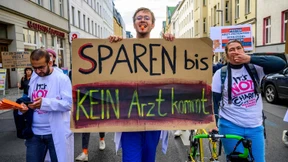 Hunderte Kassenärzte protestieren gegen Sparpläne