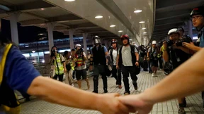 Demonstranten blockieren U-Bahn
