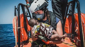 Hafen für 555 aus Seenot gerettete Flüchtlinge gesucht