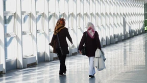 „Kopftuch hat in der Schule nichts zu suchen“ 