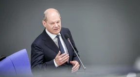 Scholz für Kürzung beim Elterngeld